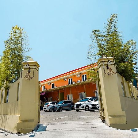Oyo 1835 Kostel Wood Hotel Semarang Exterior foto