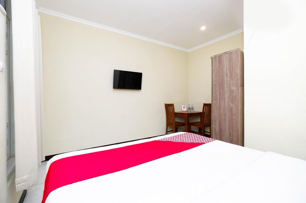 Oyo 1835 Kostel Wood Hotel Semarang Exterior foto