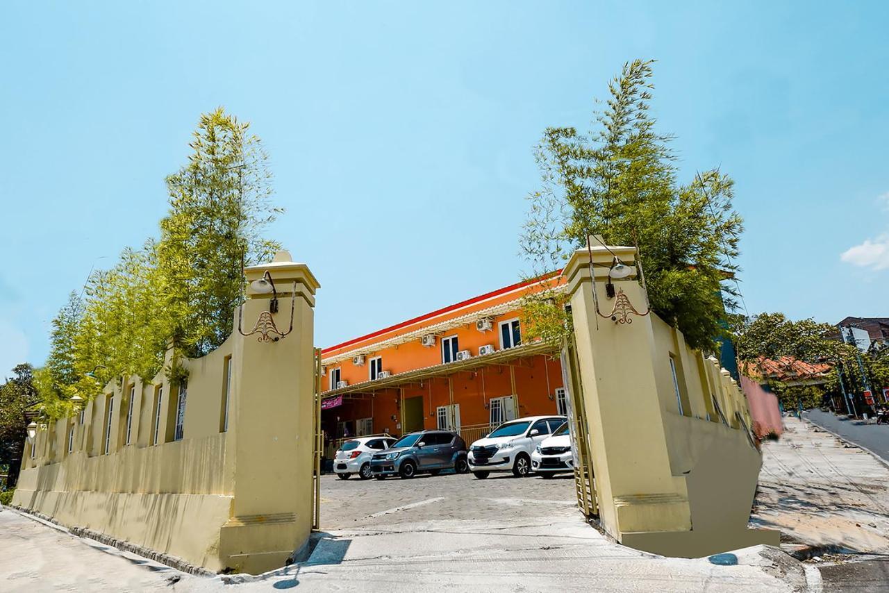 Oyo 1835 Kostel Wood Hotel Semarang Exterior foto