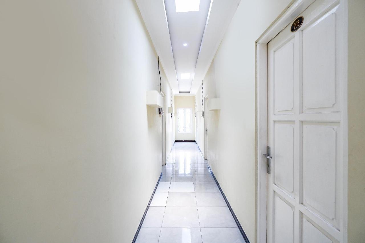 Oyo 1835 Kostel Wood Hotel Semarang Exterior foto