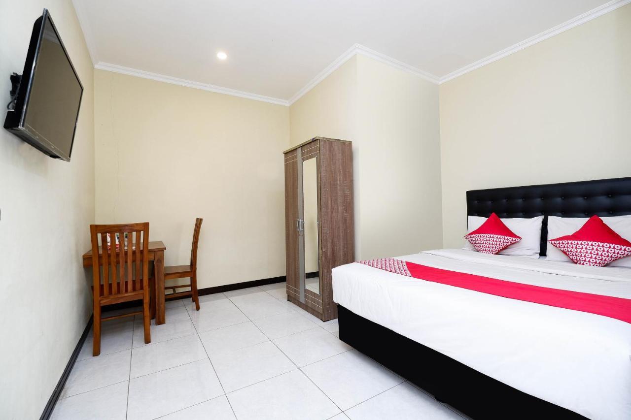 Oyo 1835 Kostel Wood Hotel Semarang Exterior foto