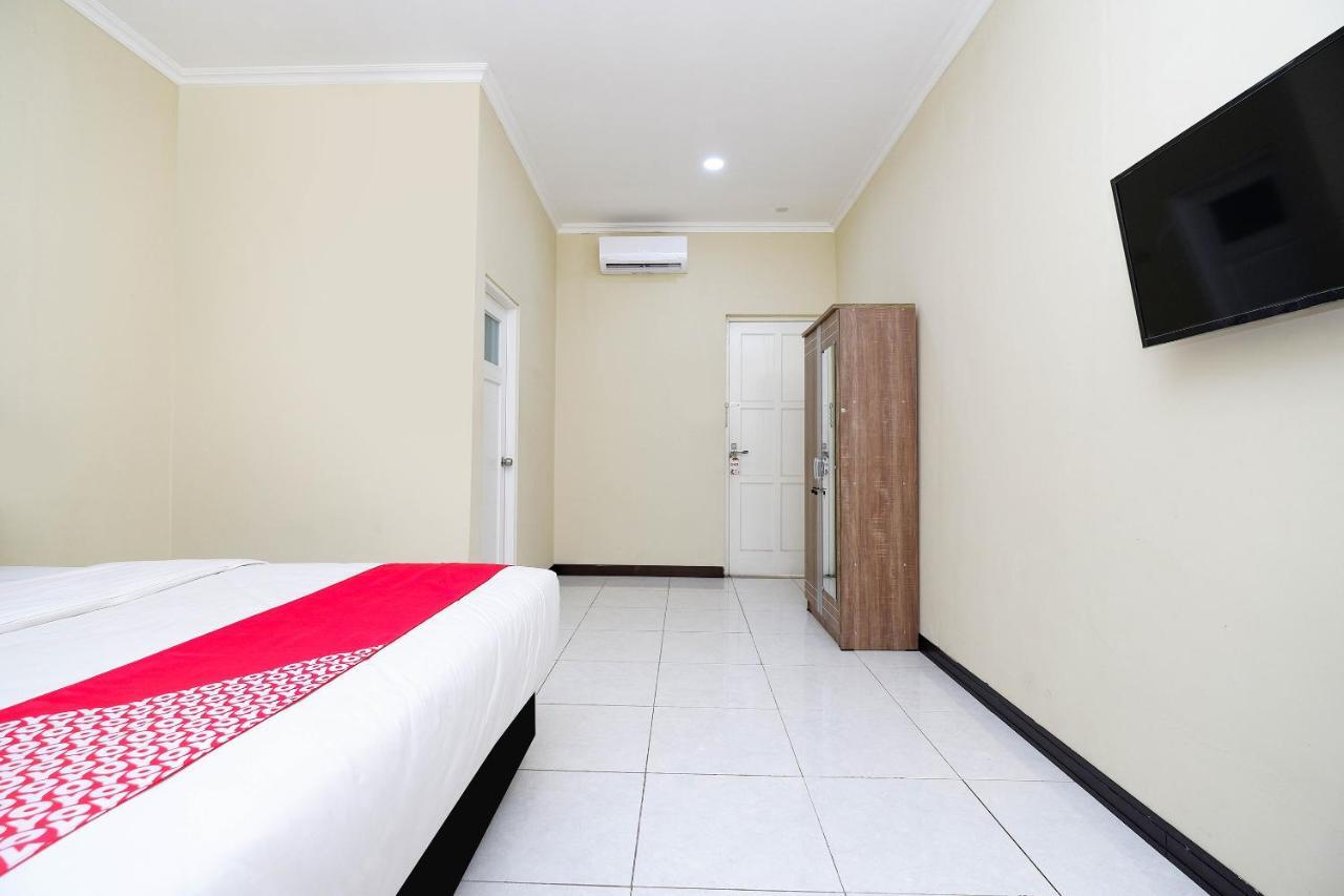 Oyo 1835 Kostel Wood Hotel Semarang Exterior foto